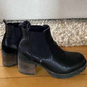 Bullboxer chelsea boot size 7